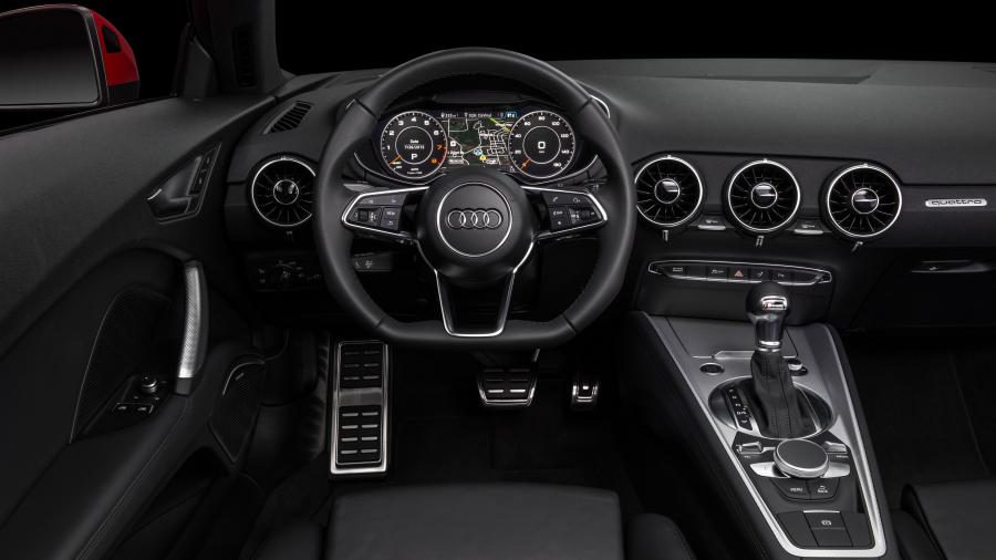 Торпедо Audi TT Coupe 2.0 TFSI Quattro (8S) 2015 года  (фото 11 из 16)